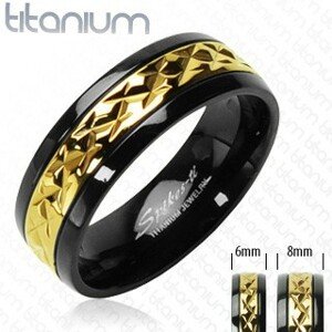 Titánový prsteň čierny so vzorovaným pruhom zlatej farby - Veľkosť: 51 mm